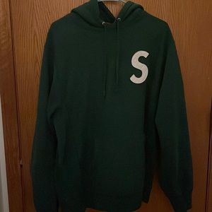 Men’s Large Green Supreme Hoodie W/ S embroidery on front of Hoodie